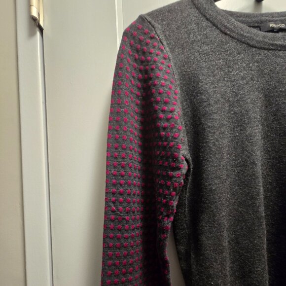 RW & Co. Women's Knit Long Sleeves Top w/Dots - Charcoal Grey/Red - Sze Medium - Picture 11 of 12